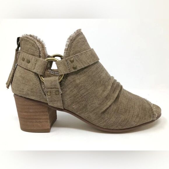 VERY G SOLANGE PEEP TOE BOOTIE.  Size 8.5.  B71 - Picture 1 of 9